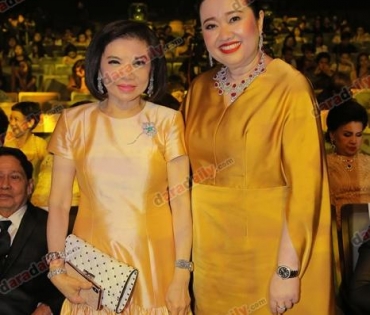 เหล่าดาราตบเท้าเดิน Black carpet งานประกาศรางวัล VibeWire Awards ครั้งที่ 8