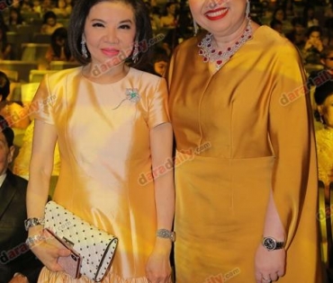 เหล่าดาราตบเท้าเดิน Black carpet งานประกาศรางวัล VibeWire Awards ครั้งที่ 8