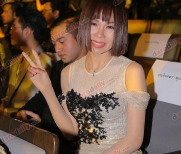 เหล่าดาราตบเท้าเดิน Black carpet งานประกาศรางวัล VibeWire Awards ครั้งที่ 8