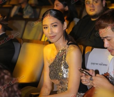 เหล่าดาราตบเท้าเดิน Black carpet งานประกาศรางวัล VibeWire Awards ครั้งที่ 8