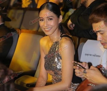 เหล่าดาราตบเท้าเดิน Black carpet งานประกาศรางวัล VibeWire Awards ครั้งที่ 8