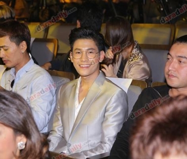 เหล่าดาราตบเท้าเดิน Black carpet งานประกาศรางวัล VibeWire Awards ครั้งที่ 8