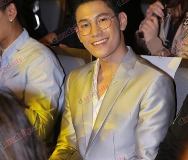 เหล่าดาราตบเท้าเดิน Black carpet งานประกาศรางวัล VibeWire Awards ครั้งที่ 8