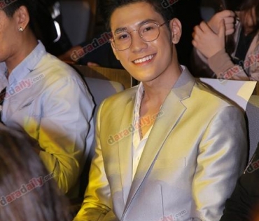 เหล่าดาราตบเท้าเดิน Black carpet งานประกาศรางวัล VibeWire Awards ครั้งที่ 8