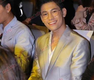 เหล่าดาราตบเท้าเดิน Black carpet งานประกาศรางวัล VibeWire Awards ครั้งที่ 8