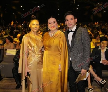 เหล่าดาราตบเท้าเดิน Black carpet งานประกาศรางวัล VibeWire Awards ครั้งที่ 8