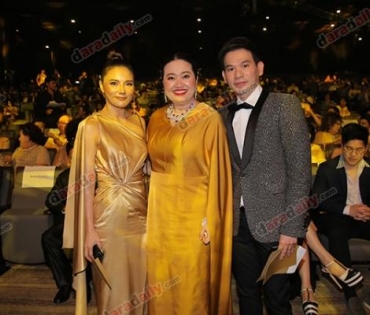 เหล่าดาราตบเท้าเดิน Black carpet งานประกาศรางวัล VibeWire Awards ครั้งที่ 8