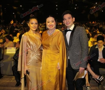 เหล่าดาราตบเท้าเดิน Black carpet งานประกาศรางวัล VibeWire Awards ครั้งที่ 8