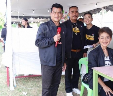 เปิดเวทีคอนเสิร์ตชุมทางดาวทองยิ่งใหญ่ “แซ็ค ชุมแพ” นำทีมศิลปินเซเว่นสตาร์ และกว่าอีก 30 ชีวิต 