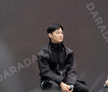งาน “Siam Center x JAY B "Be Yourself" The First Exhibition in Bangkok”