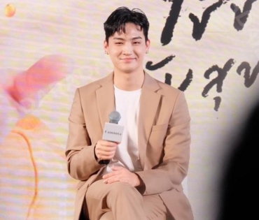 "เจบี GOT7​" บินตรงนั่งแท่นพรีเซ็นเตอร์ อากาเซ่ให้กำลังใจล้นห้าง