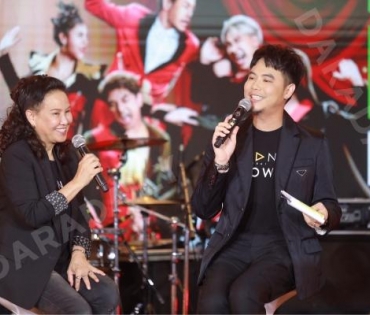ภาพบรรยากาศงานแถลงข่าว คอนเสิร์ต 4 โพดำ ปะทะ 3 ดอกจิก อสรพิษมิตรร้าย 
