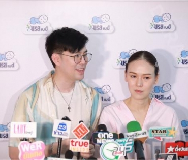“พ่อบีม-แม่ออย” จูงมือพา “พี่ธีร์-น้องพีร์” ออกงาน
