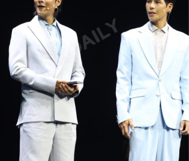 งานเปิดตัว The new Galaxy พบ "ชมพู่ อารยา, พี่จอง - คัลแลน, เต ตะวัน - นิว ฐิติภูมิ"