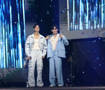 งานเปิดตัว The new Galaxy พบ "ชมพู่ อารยา, พี่จอง - คัลแลน, เต ตะวัน - นิว ฐิติภูมิ"