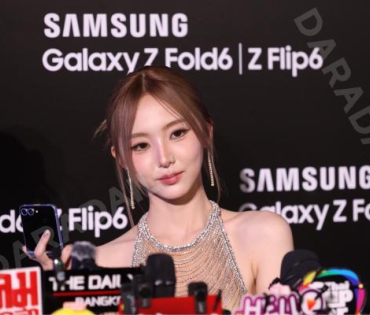 งานเปิดตัว The new Galaxy พบ "ชมพู่ อารยา, พี่จอง - คัลแลน, เต ตะวัน - นิว ฐิติภูมิ"