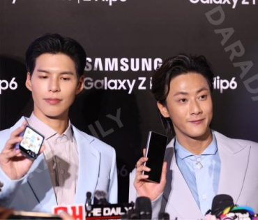 งานเปิดตัว The new Galaxy พบ "ชมพู่ อารยา, พี่จอง - คัลแลน, เต ตะวัน - นิว ฐิติภูมิ"