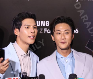 งานเปิดตัว The new Galaxy พบ "ชมพู่ อารยา, พี่จอง - คัลแลน, เต ตะวัน - นิว ฐิติภูมิ"
