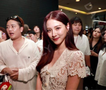 ภาพบรรยากาศบวงสรวงละคร "ทองประกายแสด" พบ ใบเฟิร์น พิมพ์ชนก