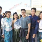 เคน-ภูภูมิ, เบลล่า-ราณี และเหล่านักแสดงนำร่วมกิจกรรม “นุ่งโจง ห่มไทยไปกับ ลูกทาส”