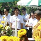 แอนดริว นำทีมเหล่านักแสดงนำร่วมงานบวงสรวงละคร "พลับพลึงสีชมพู"