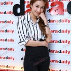 "เนย-เบนซ์" นำกระเช้ามาร่วมสวัสดีปีใหม่ บริษัท VibeWire 