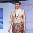 เหล่าดาราชื่อดัง ร่วมเดินแฟชั่นโชว์ในชุดไทย