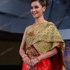 เหล่าดาราชื่อดัง ร่วมเดินแฟชั่นโชว์ในชุดไทย