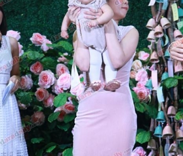"บี้-กุ๊บกิ๊บ" พา "น้องเป่าเปา" ออกงานอีเว้นท์ครั้งแรก