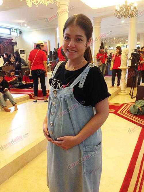 ตรี ลูกสาว เพศหญิง หลังคลอด ไม่ทิ้งงาน บันเทิง หลานสาว นางเอก แต่งตัว นักแสดง