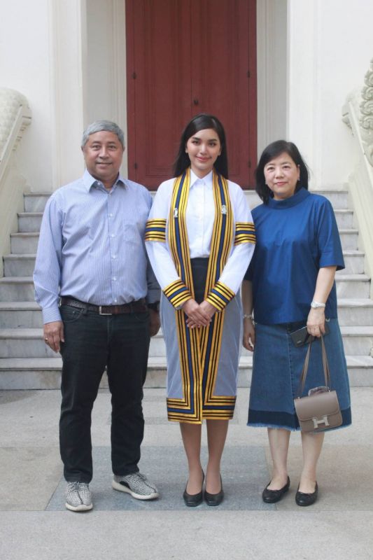 มาดามนุส ยินดี ฟิล์ม ฉัตรดาว ปริญญาโท มาดามนุส ยินดี ฟิล์ม ฉัตรดาว ปริญญาโท