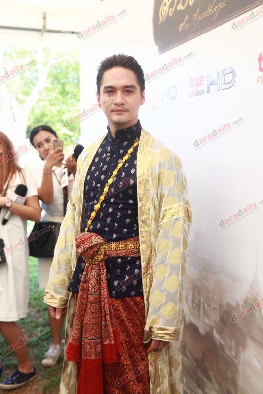 นักแสดงลูกครึ่ง อนันดา บทสุดหิน ศรีอโยธยา การใช้ภาษา