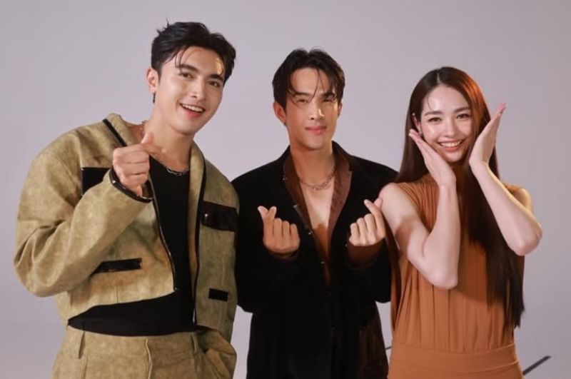 หลิง ออม กลัฟ โบว์ ณเดชน์ ญาญ่า หลิง ออม กลัฟ โบว์ ณเดชน์ ญาญ่า