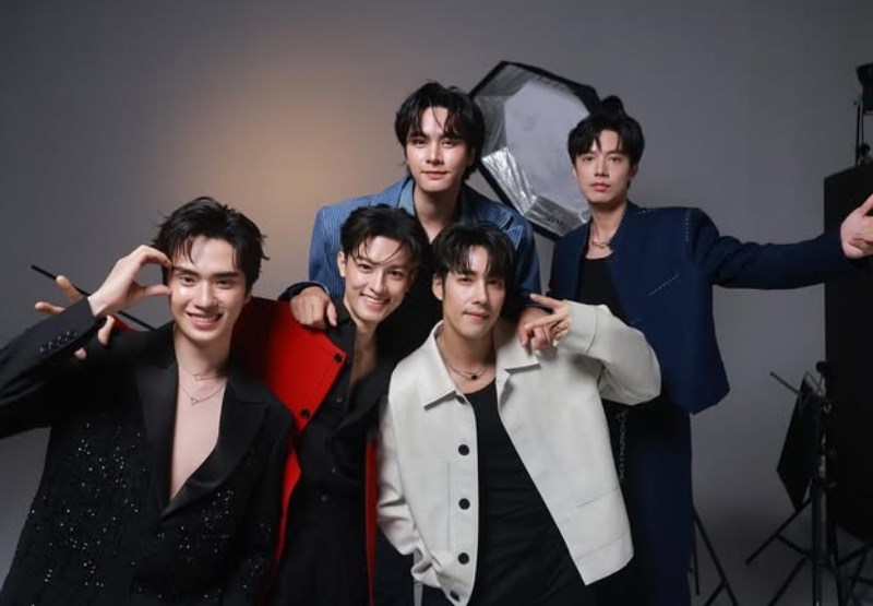หลิง ออม กลัฟ โบว์ ณเดชน์ ญาญ่า หลิง ออม กลัฟ โบว์ ณเดชน์ ญาญ่า