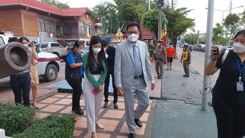 ทนายเดชา นักข่าว