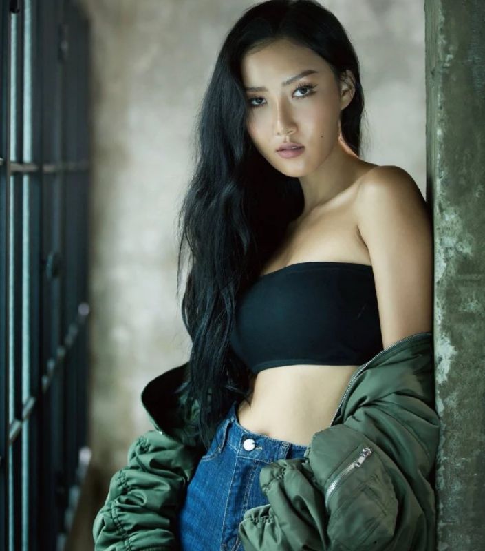 Hwasa (MAMAMOO) 