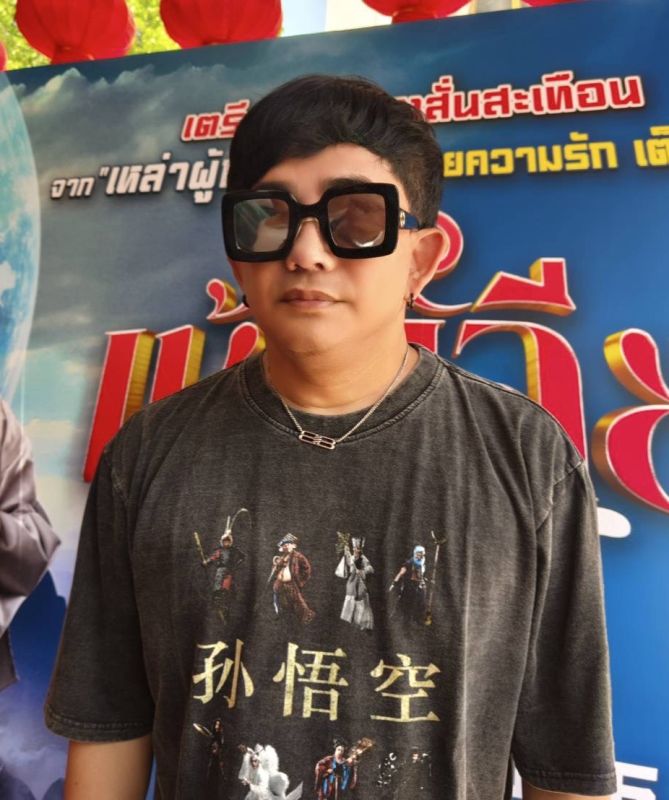 พชร์ อานนท์