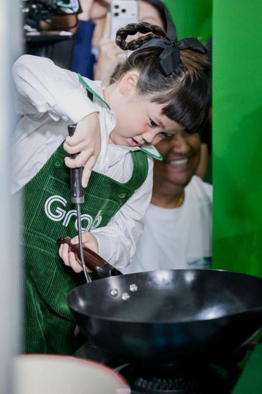 ชมพู่ อารยา