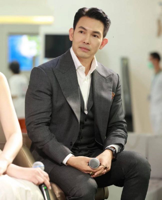 อั้ม อธิชาติ
