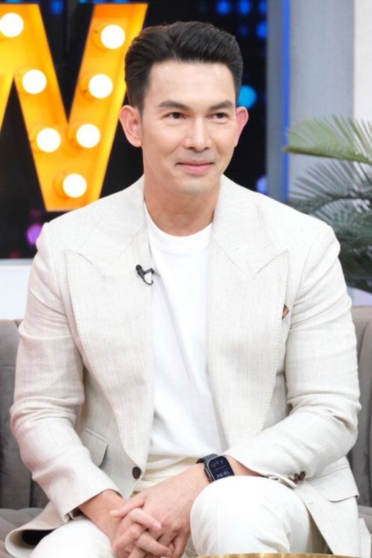 อั้ม อธิชาติ