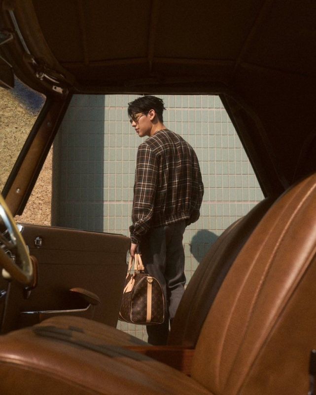 แบมแบม BamBam Louis Vuitton
