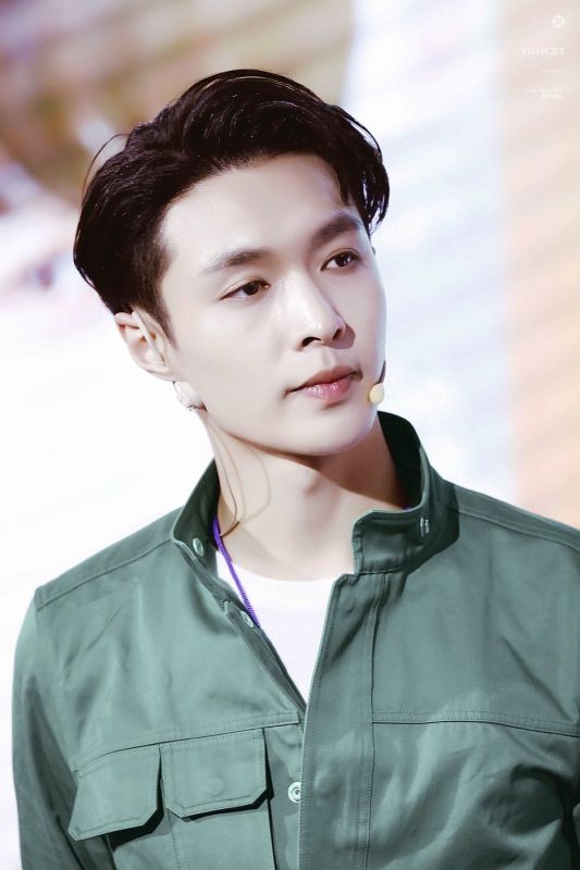 LAY แห่งวง EXO คอนเสิร์ตเดี่ยว ประเทศไทย