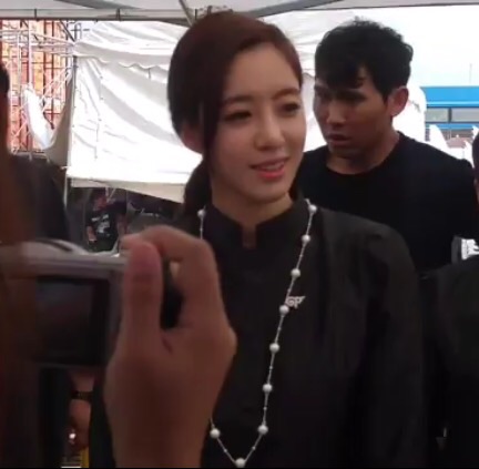 ไอดอลเกาหลี T-ARA ฮัมอึนจอง จิตอาสา แจกอาหาร สนามหลวง สาวสวยขวัญใจ