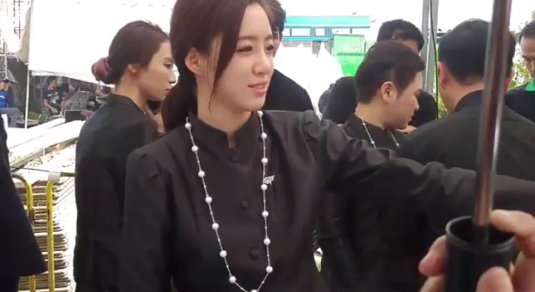 ไอดอลเกาหลี T-ARA ฮัมอึนจอง จิตอาสา แจกอาหาร สนามหลวง สาวสวยขวัญใจ