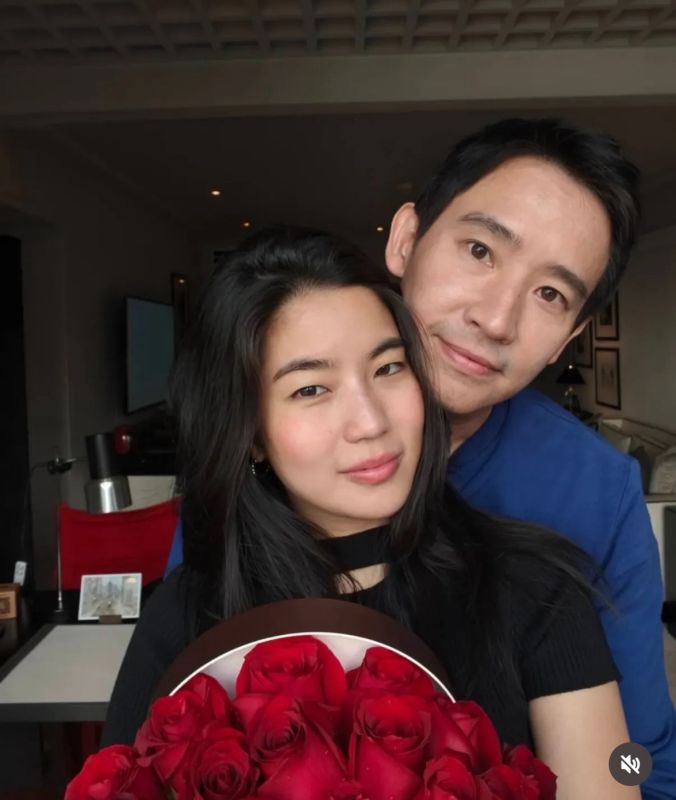 ทิม พิธา ก้อย อรัชพร
