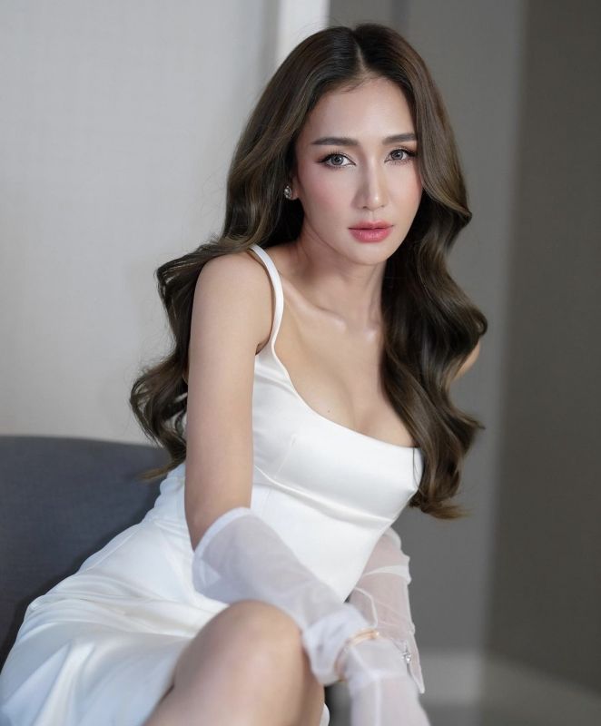 เนย โชติกา