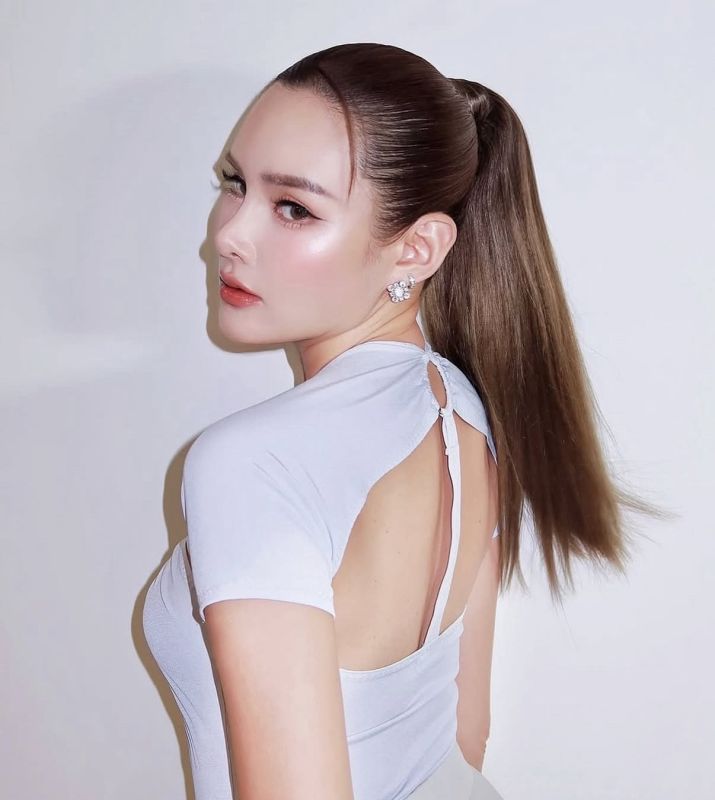 หญิง รฐา หญิง รฐา