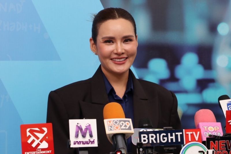 หญิง รฐา หญิง รฐา