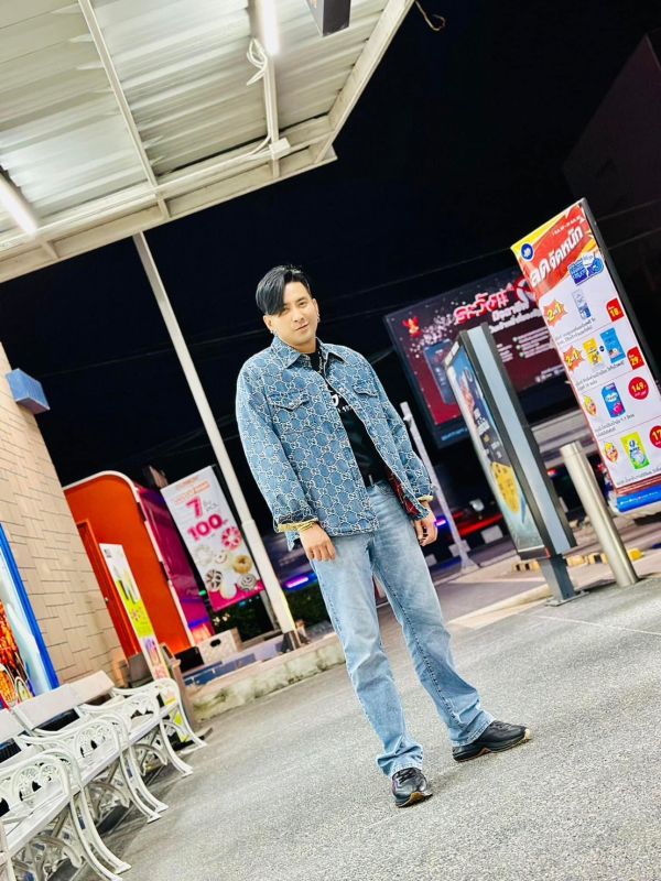บอล เชิญยิ้ม