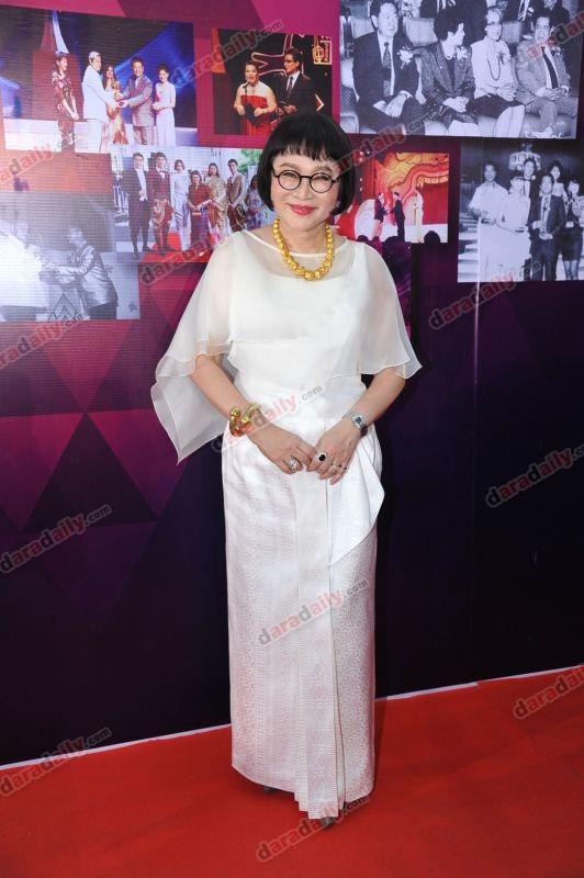 ผู้ใหญ่ลีกับนางมา  ญาญ่า พี่หน่อง
